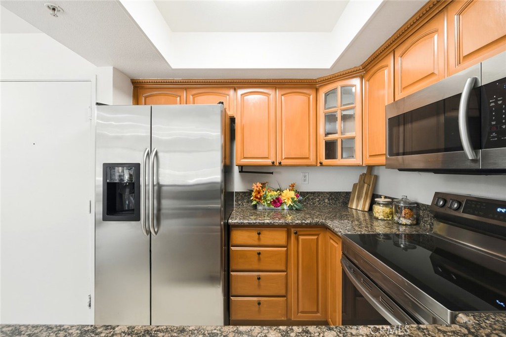 64 N Mar Vista Avenue 127 Property Photo 7