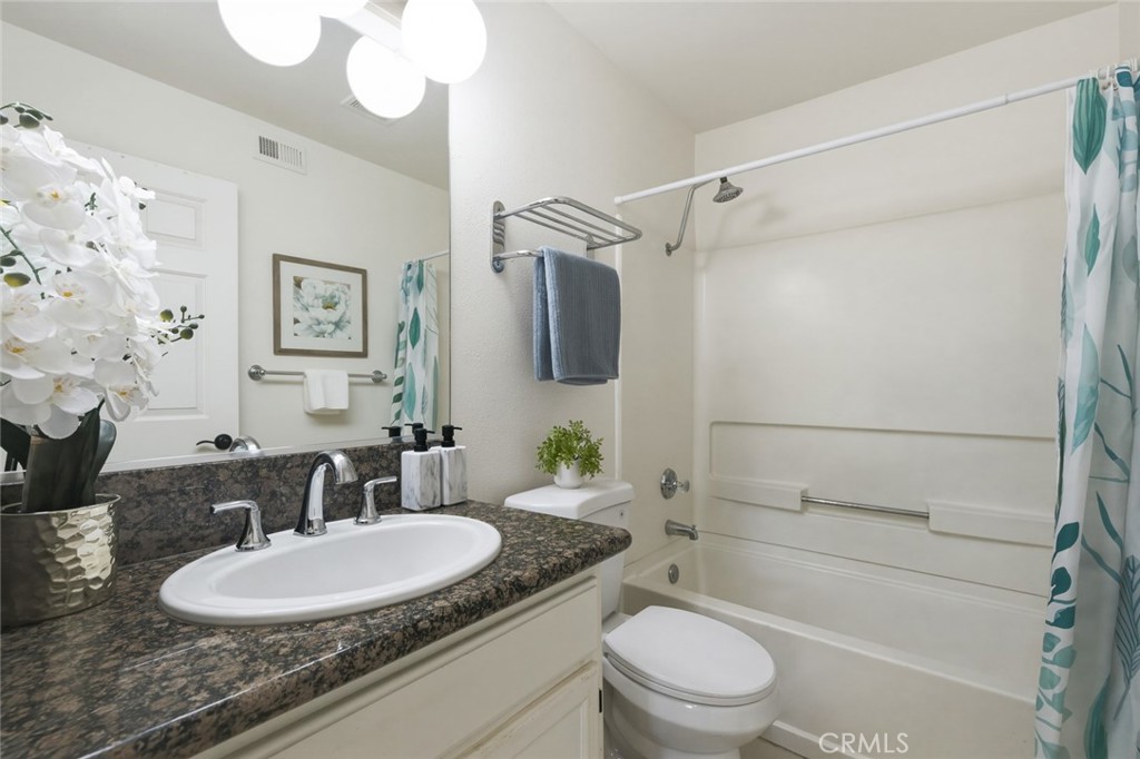 64 N Mar Vista Avenue 127 Property Photo 17
