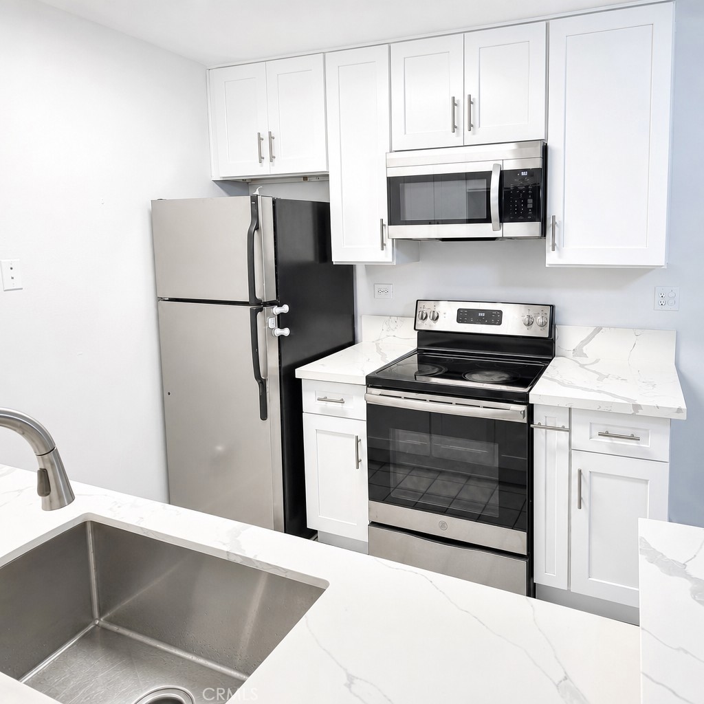 2300 S Hacienda Boulevard G8 Property Photo 4