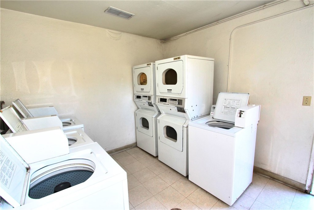 2300 S Hacienda Boulevard G8 Property Photo 17