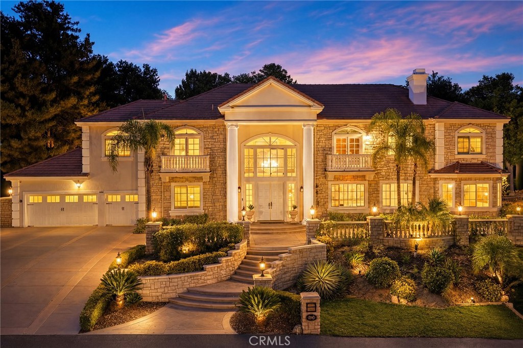 2868 Oak Knoll Dr Property Photo