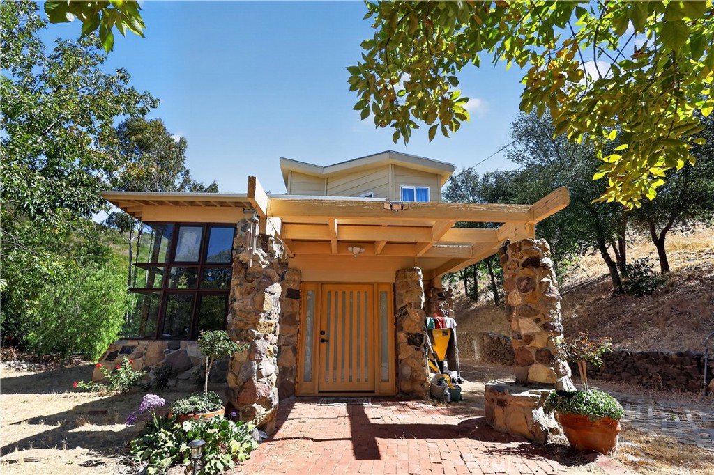 2914 S Foose Road Property Photo 1