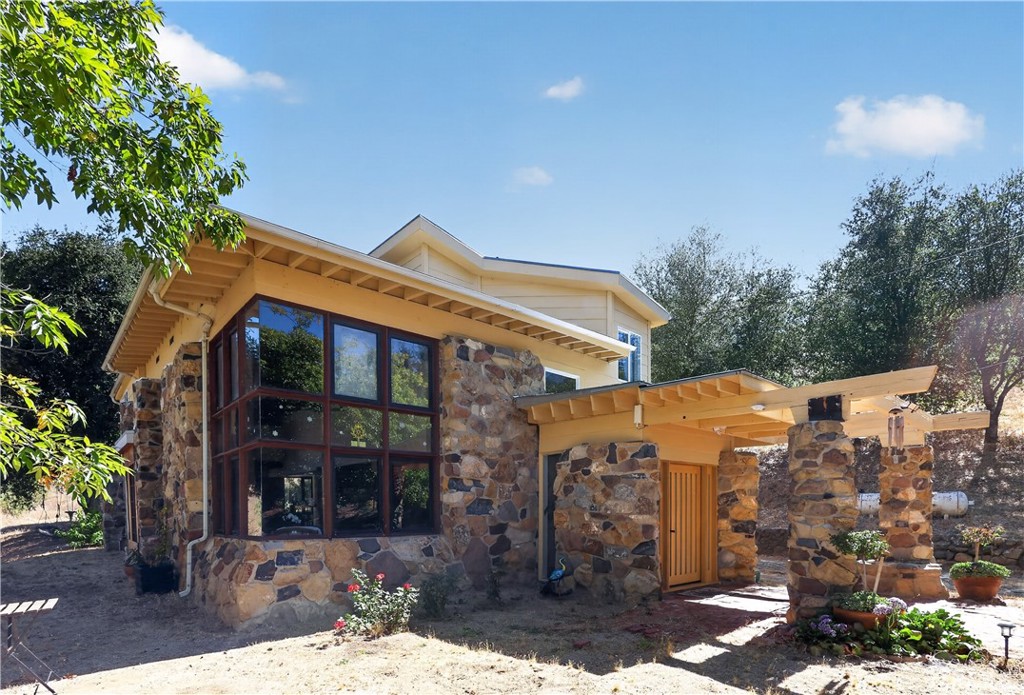 2914 S Foose Road Property Photo 2