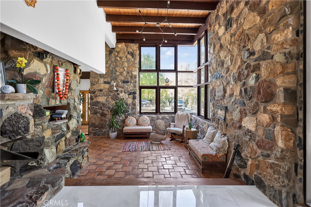 2914 S Foose Road Property Photo 6