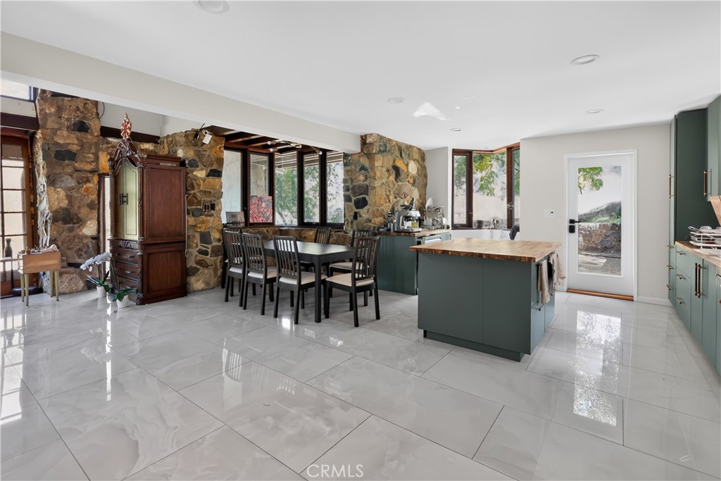 2914 S Foose Road Property Photo 10