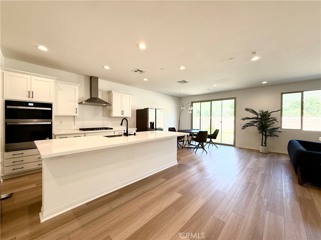 21696 Thomas Court Property Photo 7