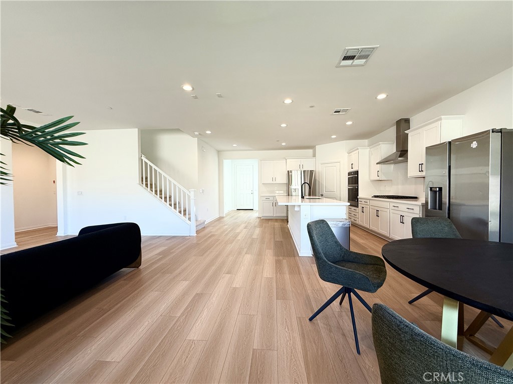 21696 Thomas Court Property Photo 8