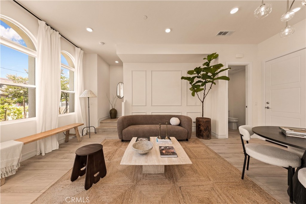200 N New Avenue 2 Property Photo 4