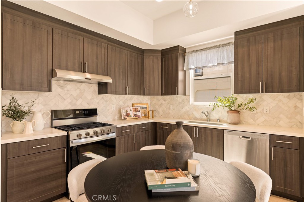 200 N New Avenue 2 Property Photo 12