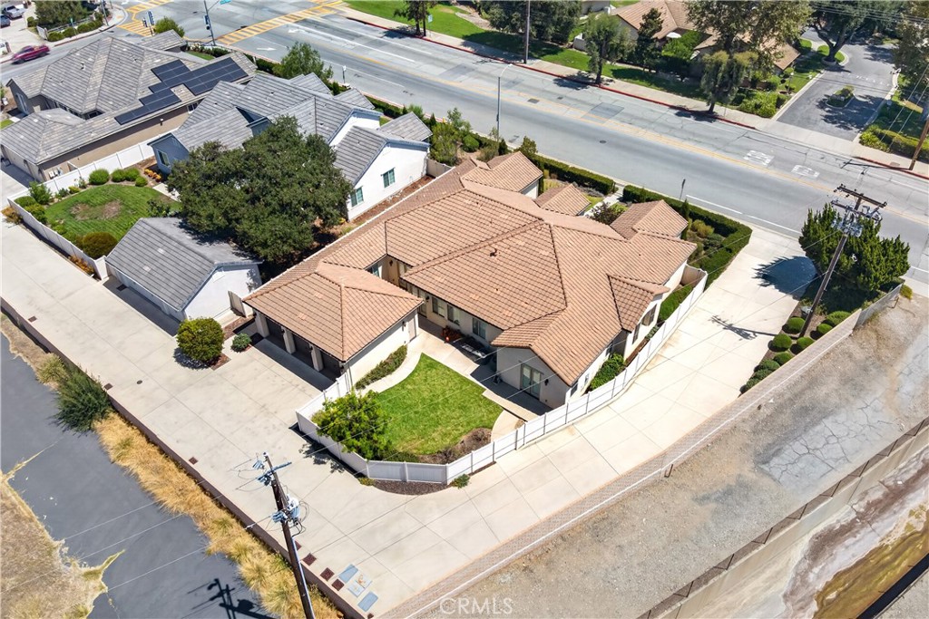 1469 E Foothill Blvd Property Photo 3