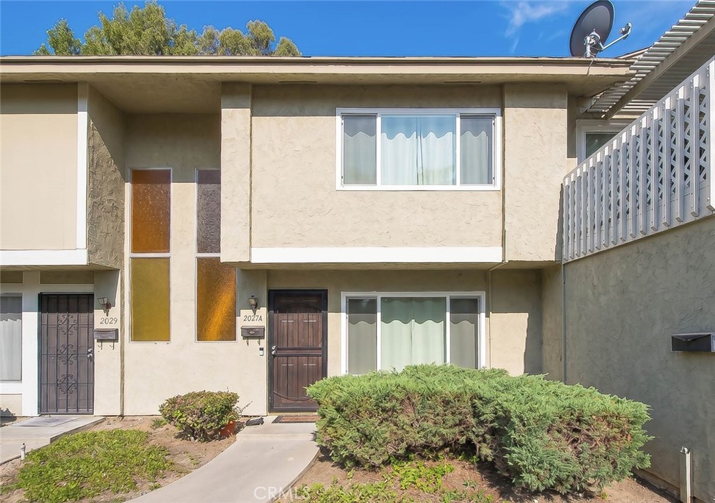 2027 E Aroma A Property Photo 1