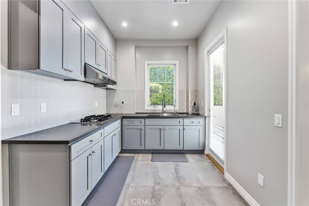 636 W Lemon Property Photo 18