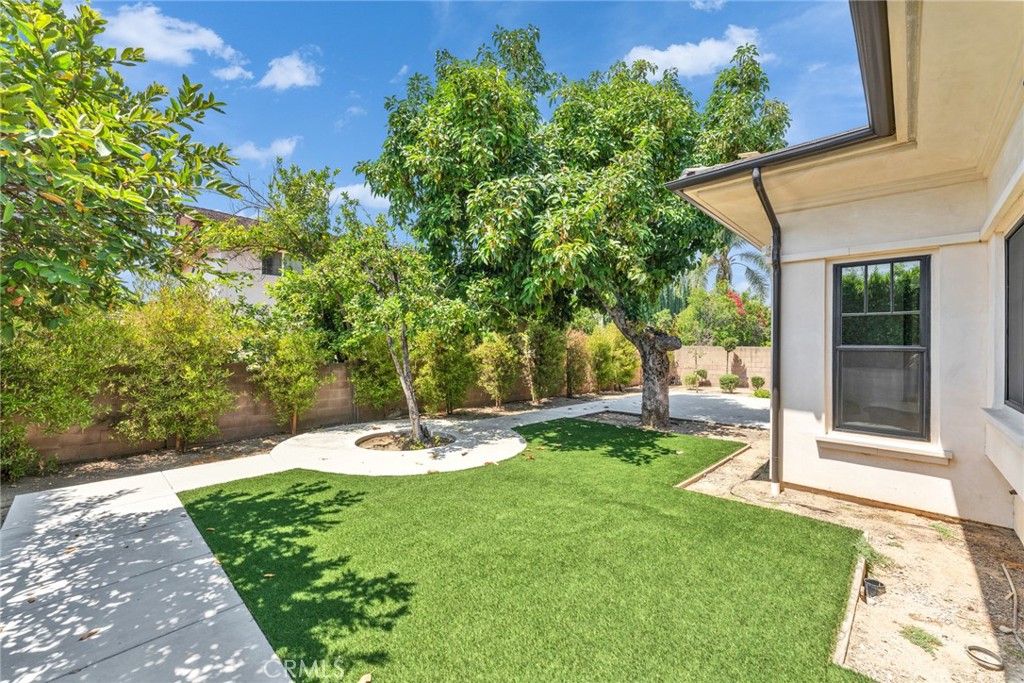 636 W Lemon Property Photo 43