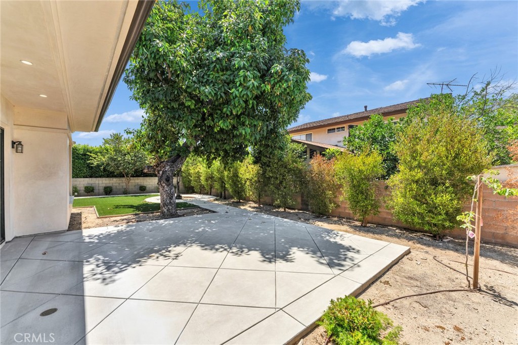 636 W Lemon Property Photo 45