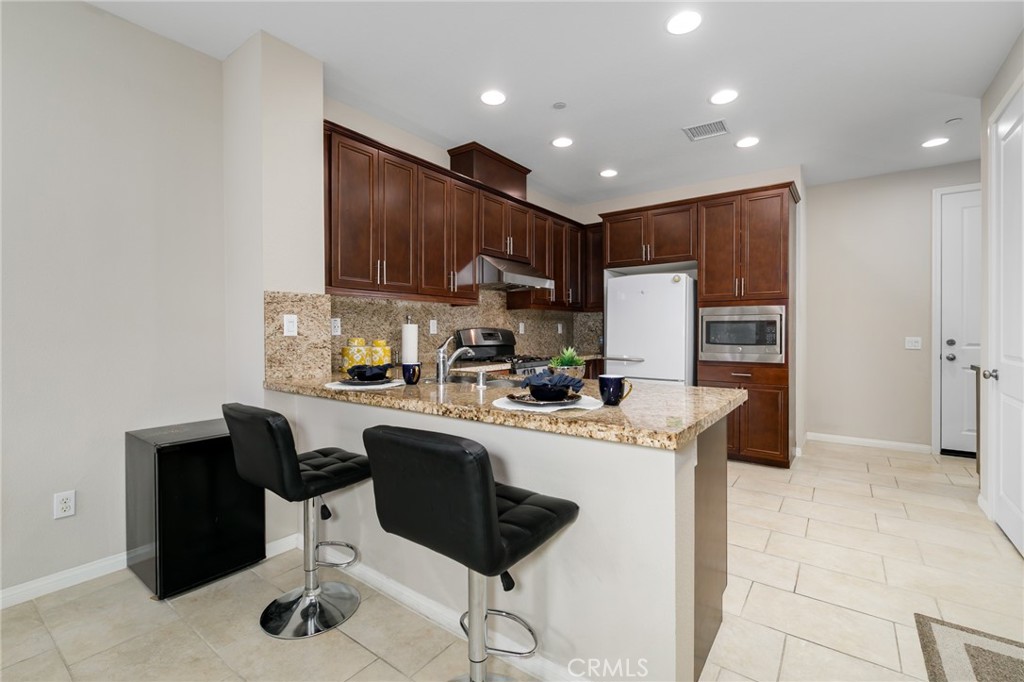 3212 Willow Creek Property Photo 4