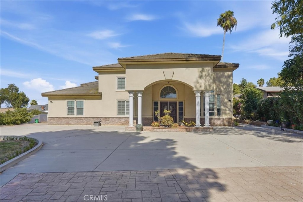 2448 Desire Property Photo