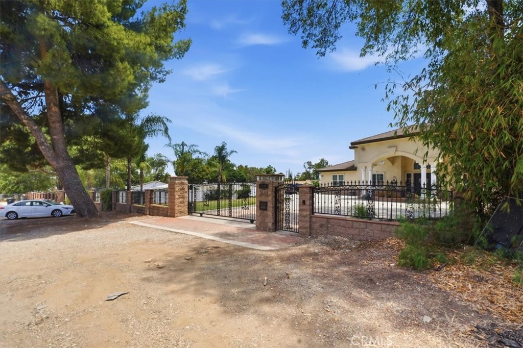 2448 Desire Property Photo 3