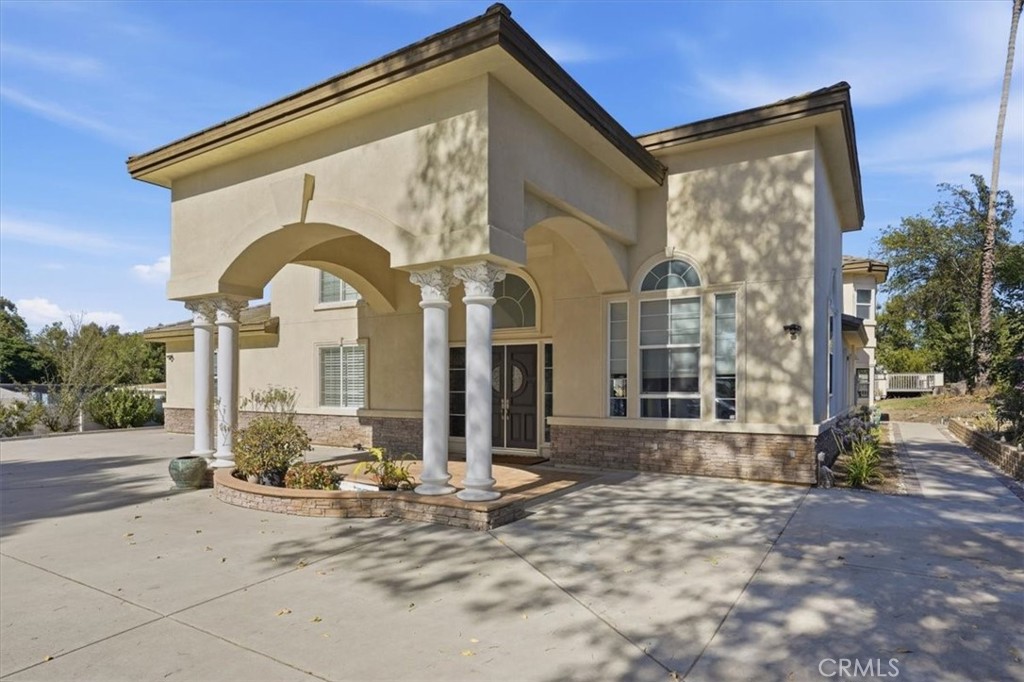 2448 Desire Property Photo 4