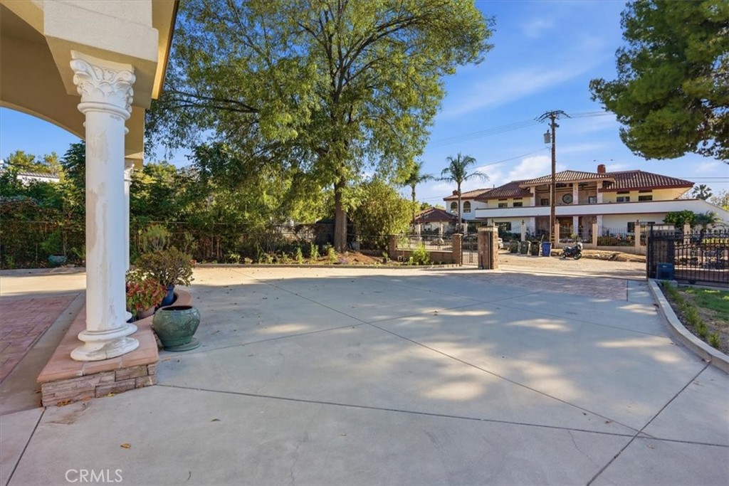 2448 Desire Property Photo 7