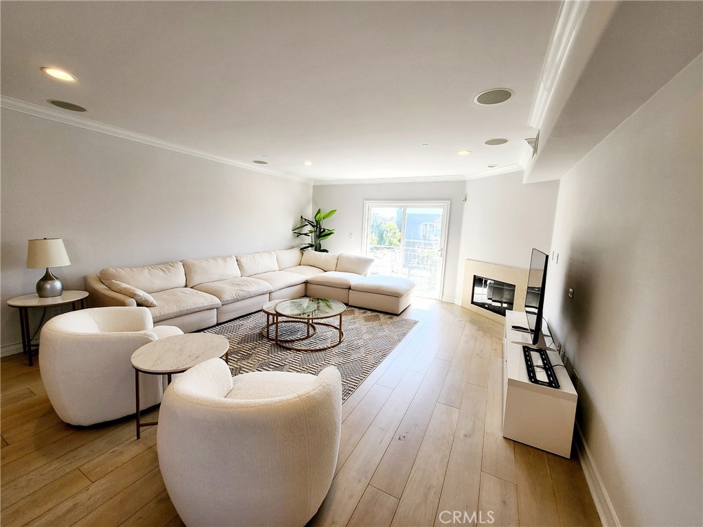 1920 Malcolm Avenue 401 Property Photo 2