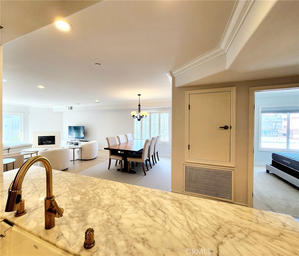 1920 Malcolm Avenue 401 Property Photo 6