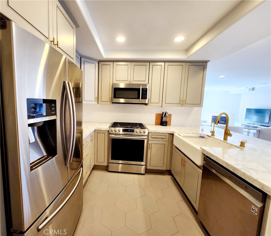 1920 Malcolm Avenue 401 Property Photo 7