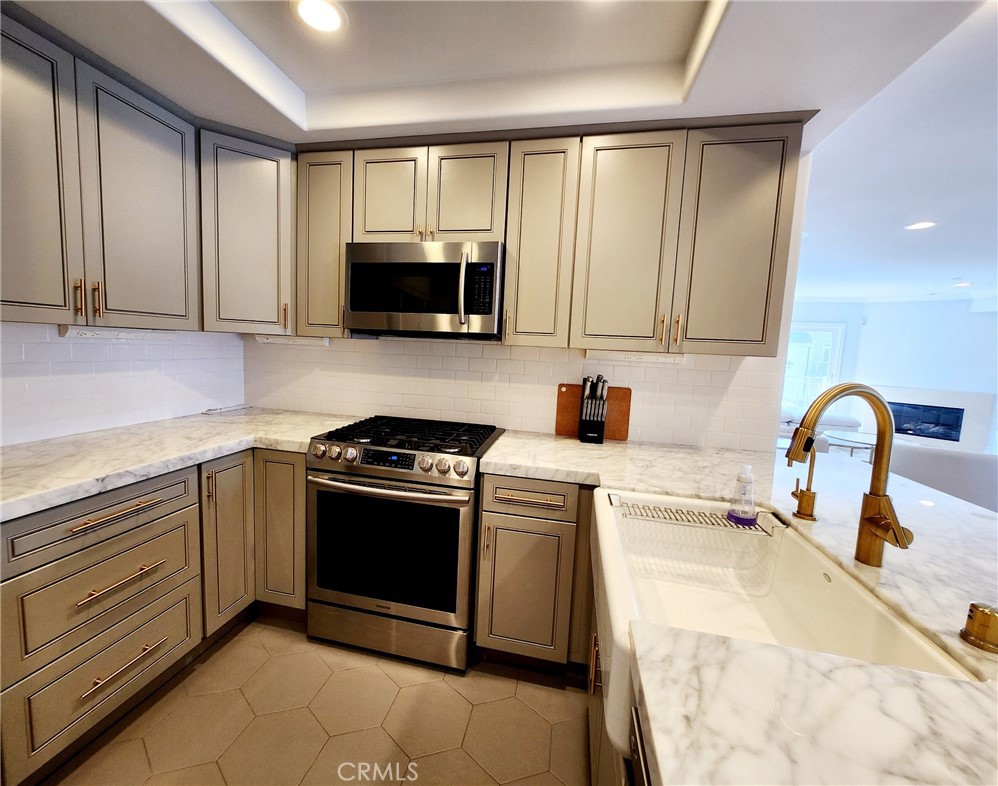 1920 Malcolm Avenue 401 Property Photo 8