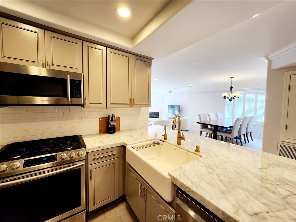 1920 Malcolm Avenue 401 Property Photo 9