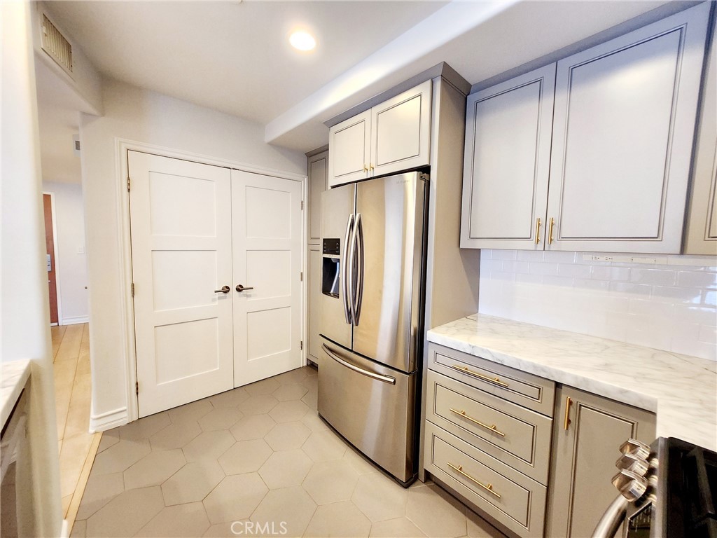 1920 Malcolm Avenue 401 Property Photo 11