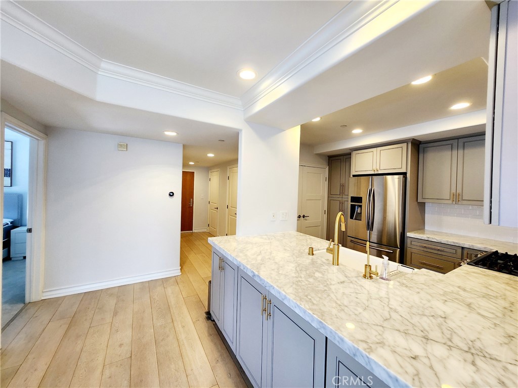 1920 Malcolm Avenue 401 Property Photo 13