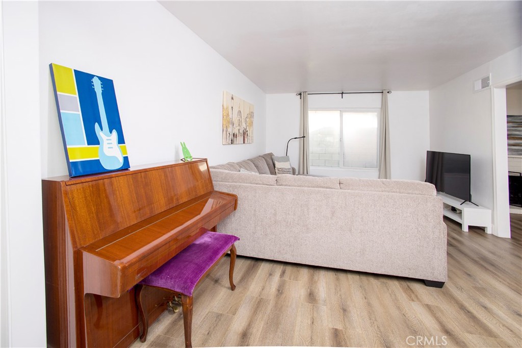 3040 La Puente Property Photo 4