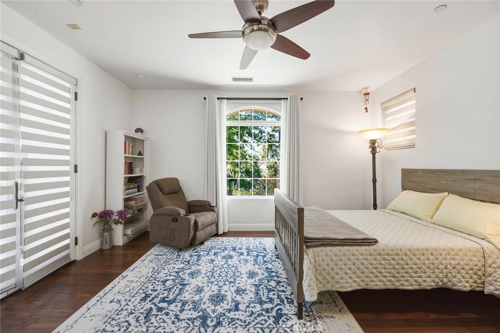 3035 Venezia Property Photo 32