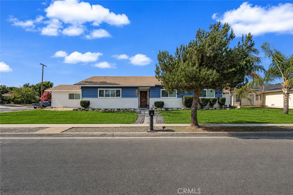 590 E Van Koevering Property Photo 4