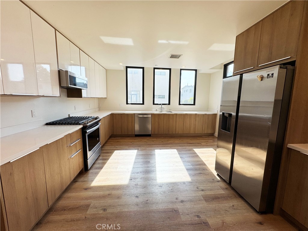 501 N Santa Anita D Property Photo 11
