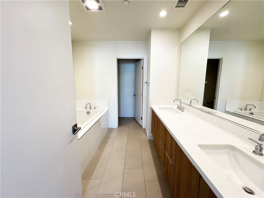 501 N Santa Anita D Property Photo 24