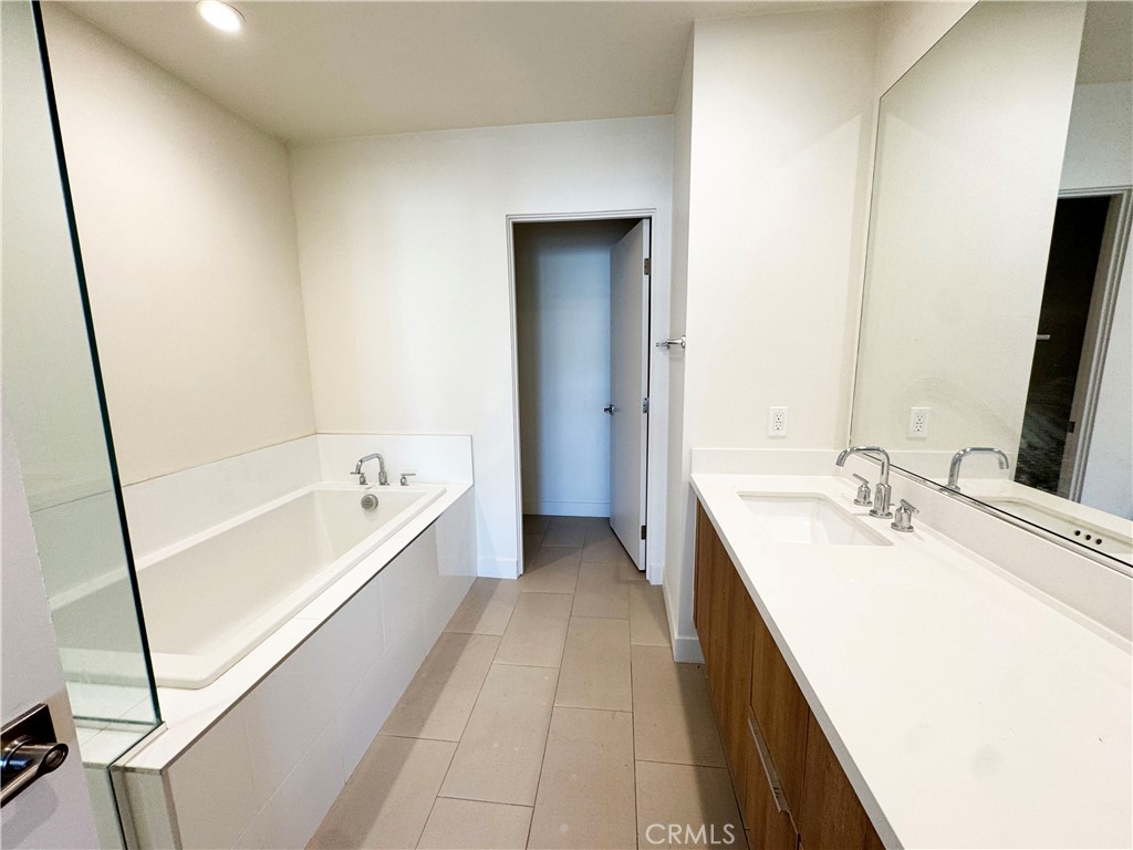 501 N Santa Anita D Property Photo 25