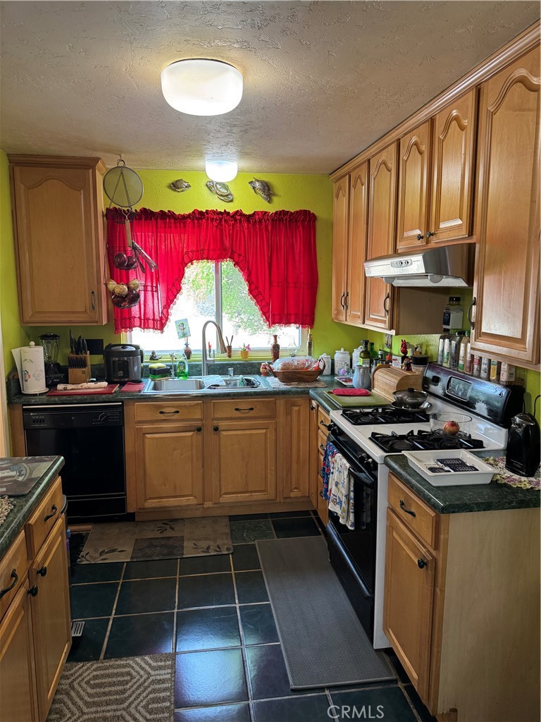 1669 W Phillips Drive Property Photo 3