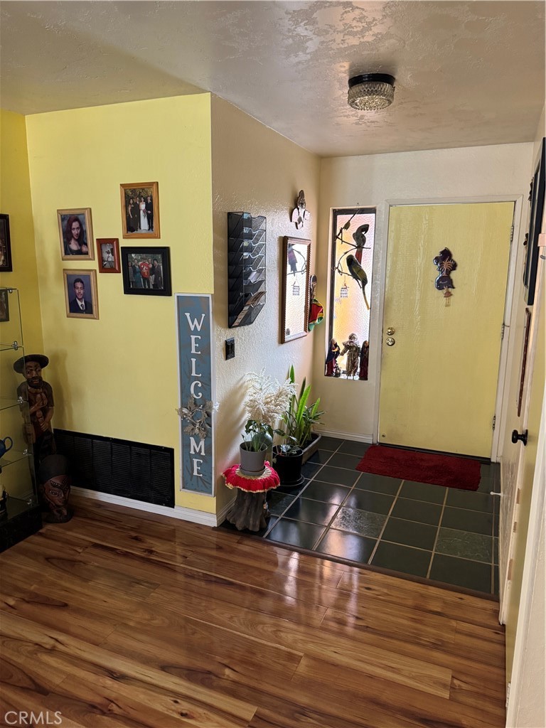 1669 W Phillips Drive Property Photo 8