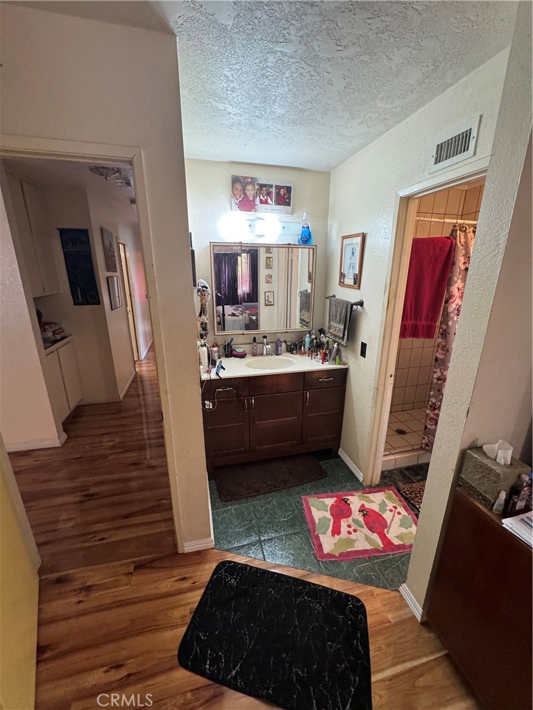 1669 W Phillips Drive Property Photo 9