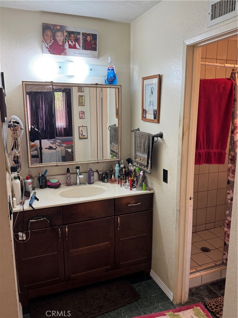 1669 W Phillips Drive Property Photo 10