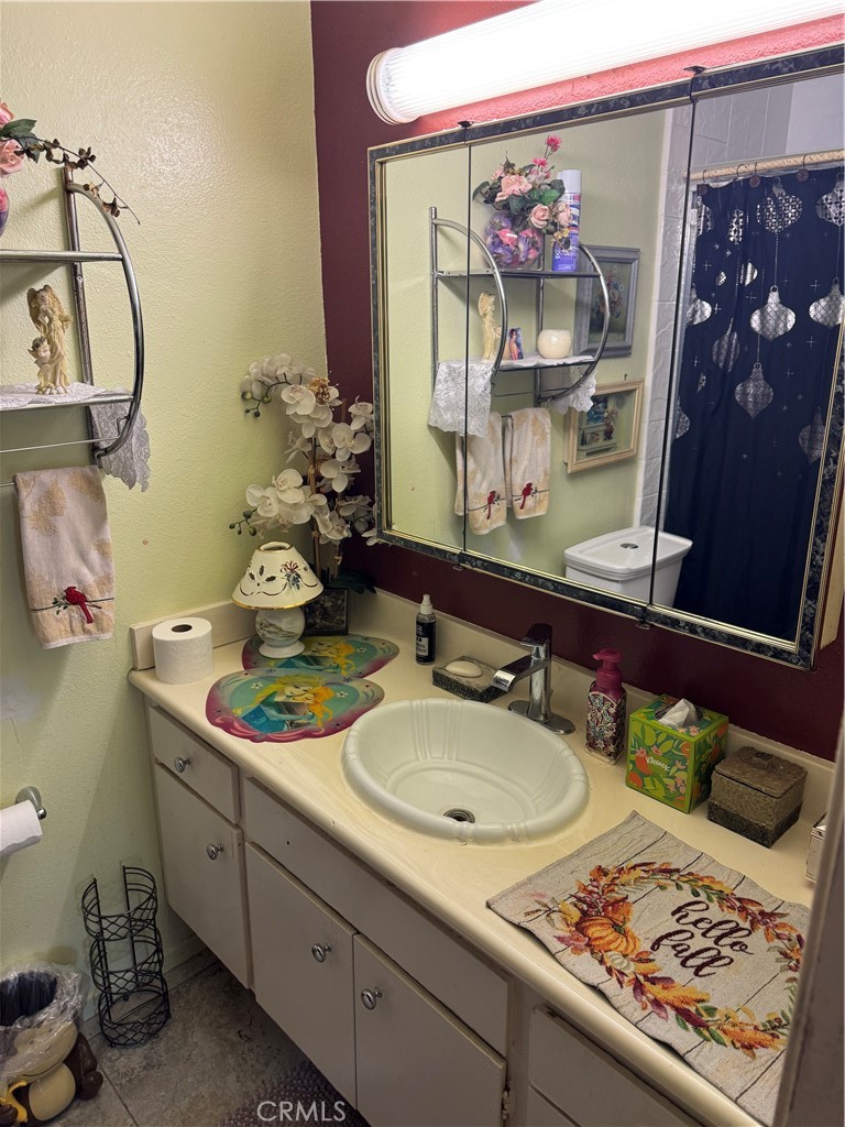 1669 W Phillips Drive Property Photo 18