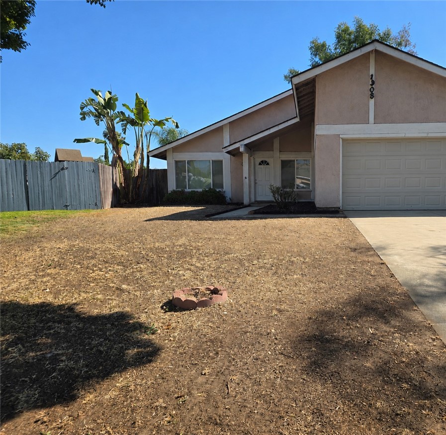 1908 E Highland Court Property Photo 2