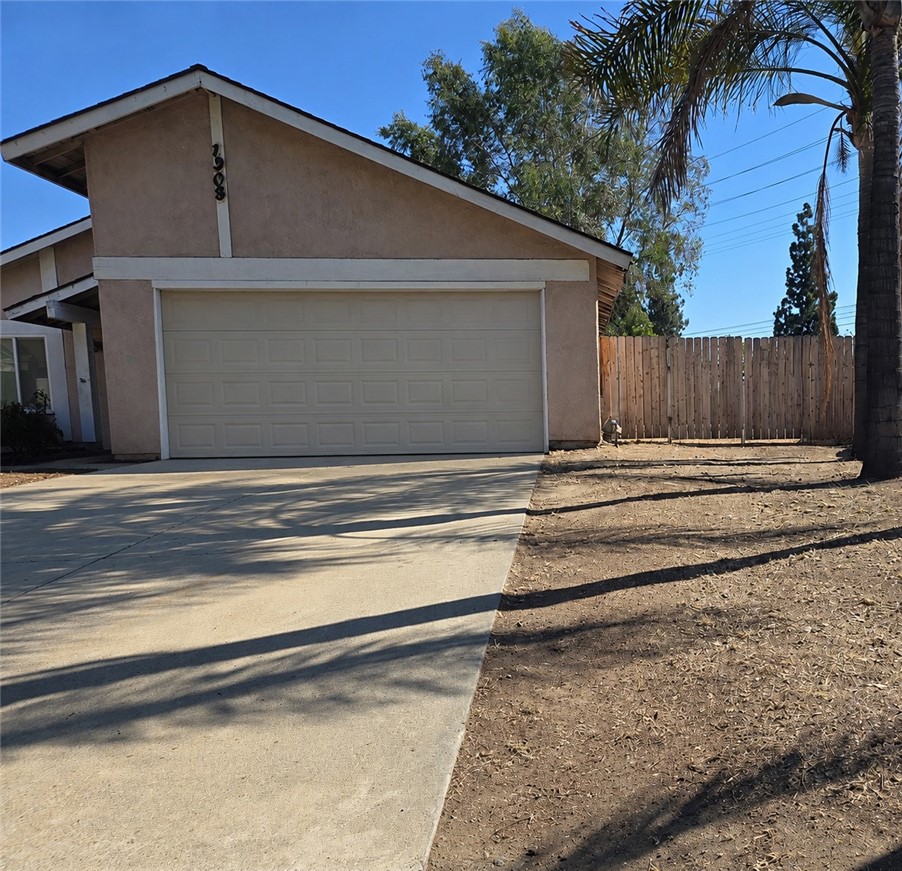 1908 E Highland Court Property Photo 3