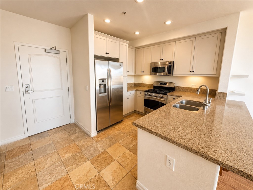 629 Traction 403 Property Photo 17