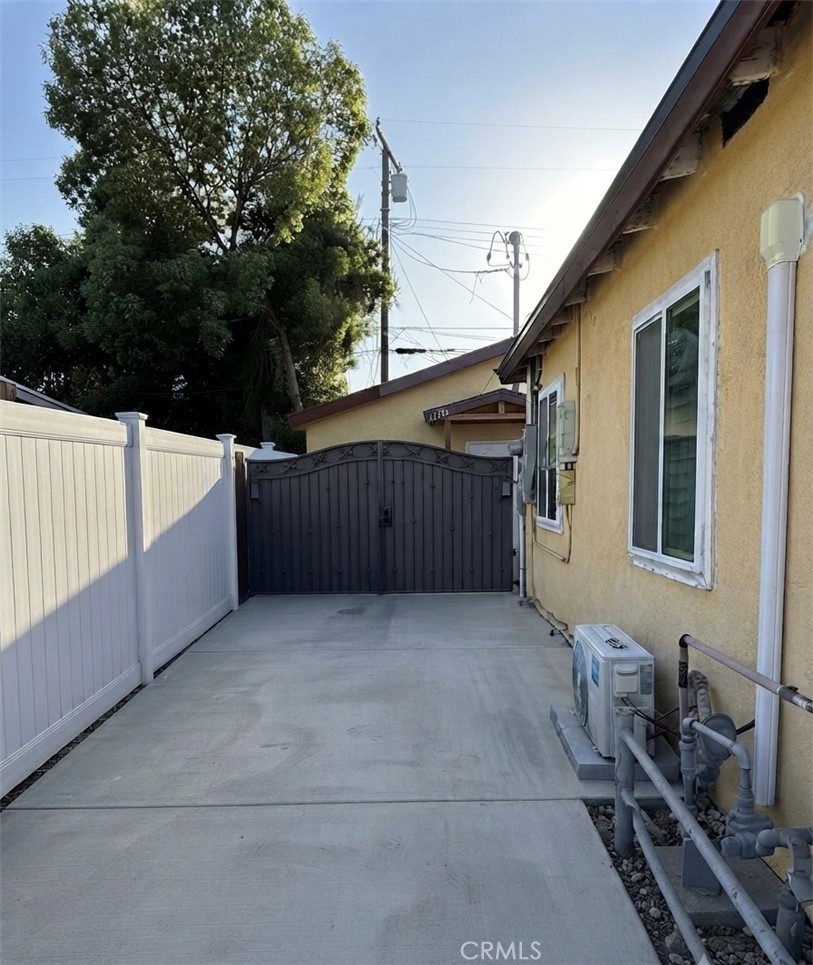 1724 S Monterey Property Photo 10