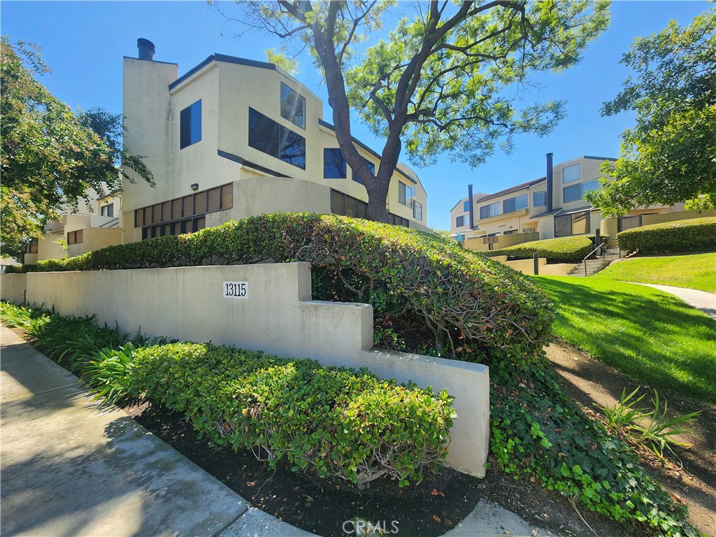 13115 Le Parc Property Photo 1