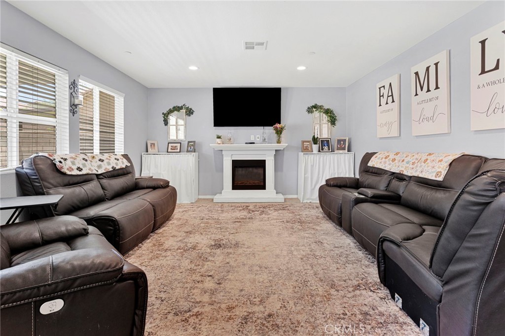 11913 Andrews Place Property Photo 8