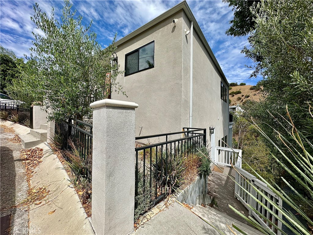 2506 Zorada Drive Property Photo 2