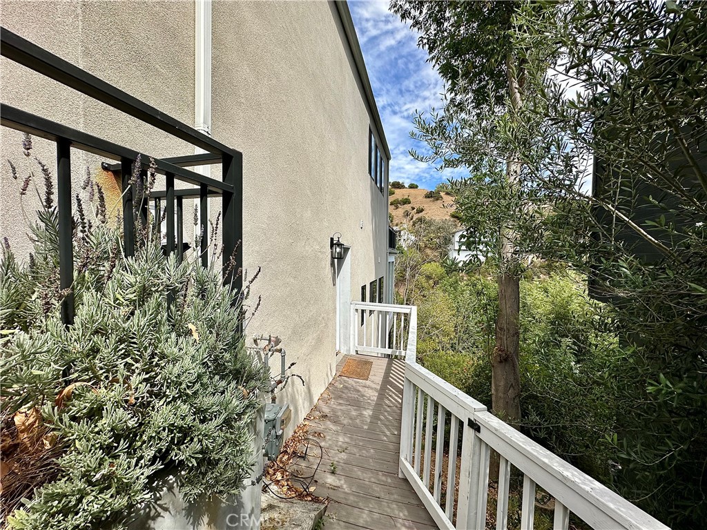 2506 Zorada Drive Property Photo 3