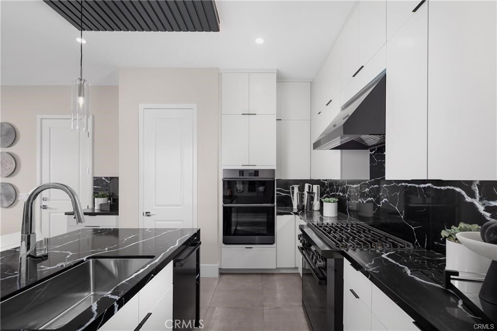 22081 Manarola Property Photo 5